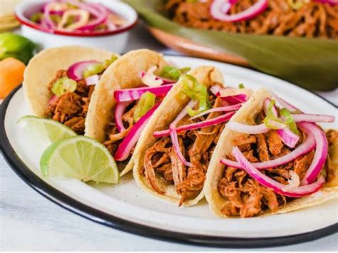  Cochinita Pibil: Makea ja kirpeä majoneesikastikkeella höystetyt vetelän pehmeät possuunpalat?